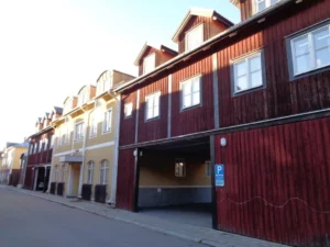 Image of a streetview with apartment buildings in Sala